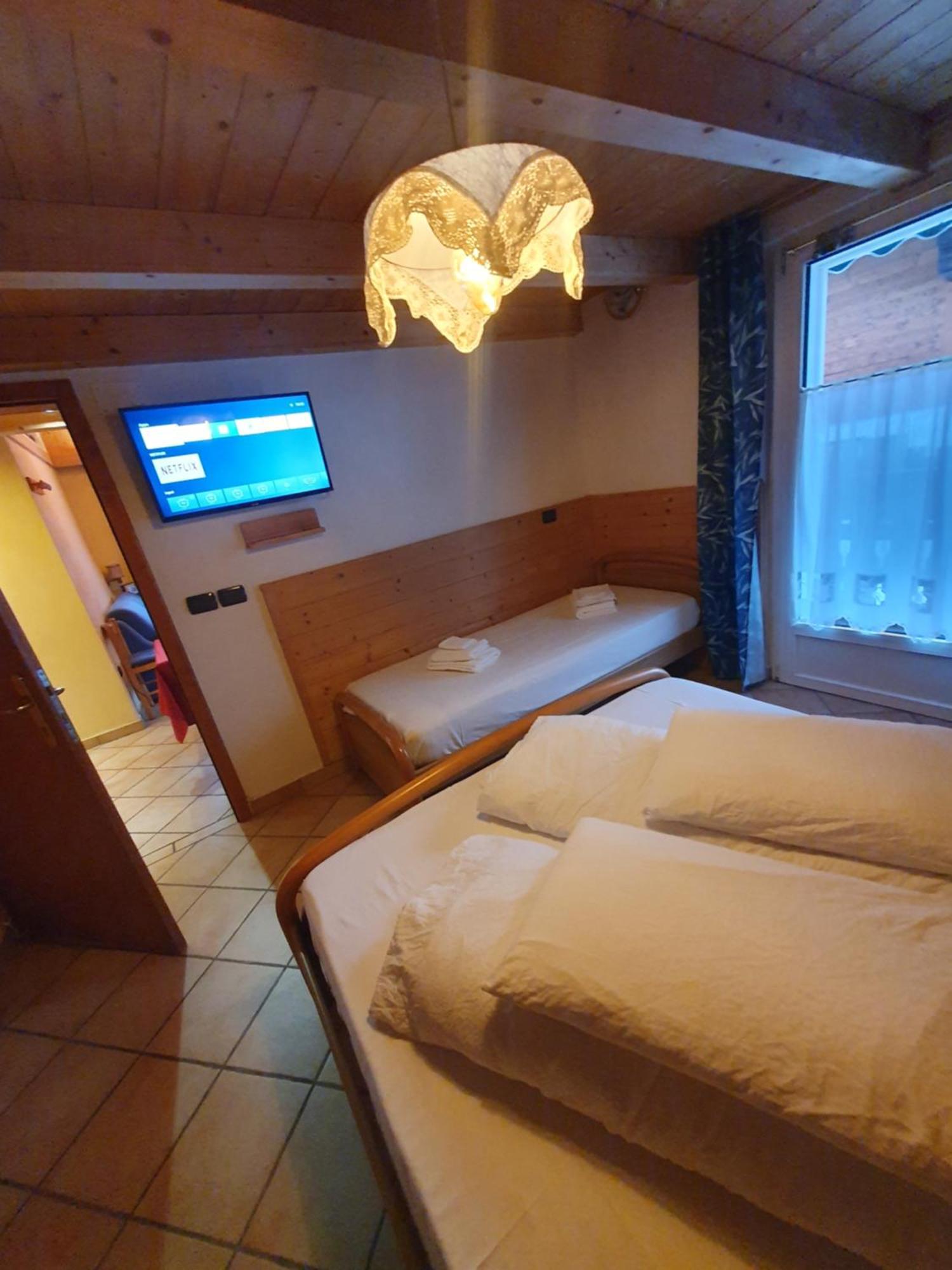 Casa Claudio-Appartamenti In Centro Campitello di Fassa Exterior foto